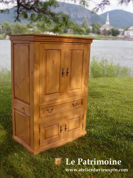 L'armoire audio et vid�o, charmant ...